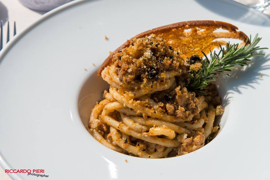 add typical Tuscan dished to your wedding menu, like pici with game ragout 