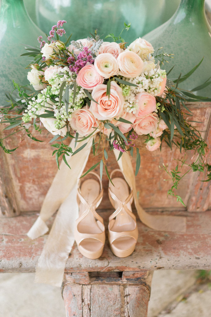 Bouquet and heels in Tuscany