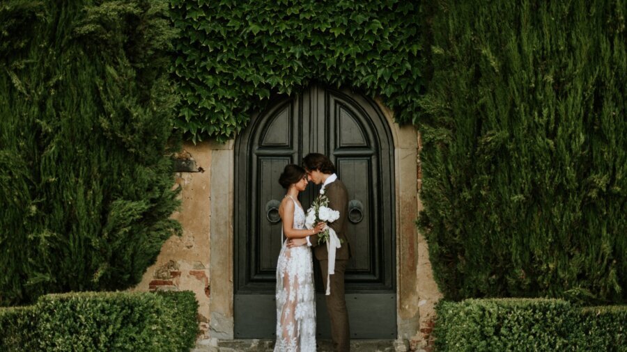Elegant Olive and White Roses Wedding Inspiration from Tuscany -ITALIAN WEDDINGS BY NATALIA