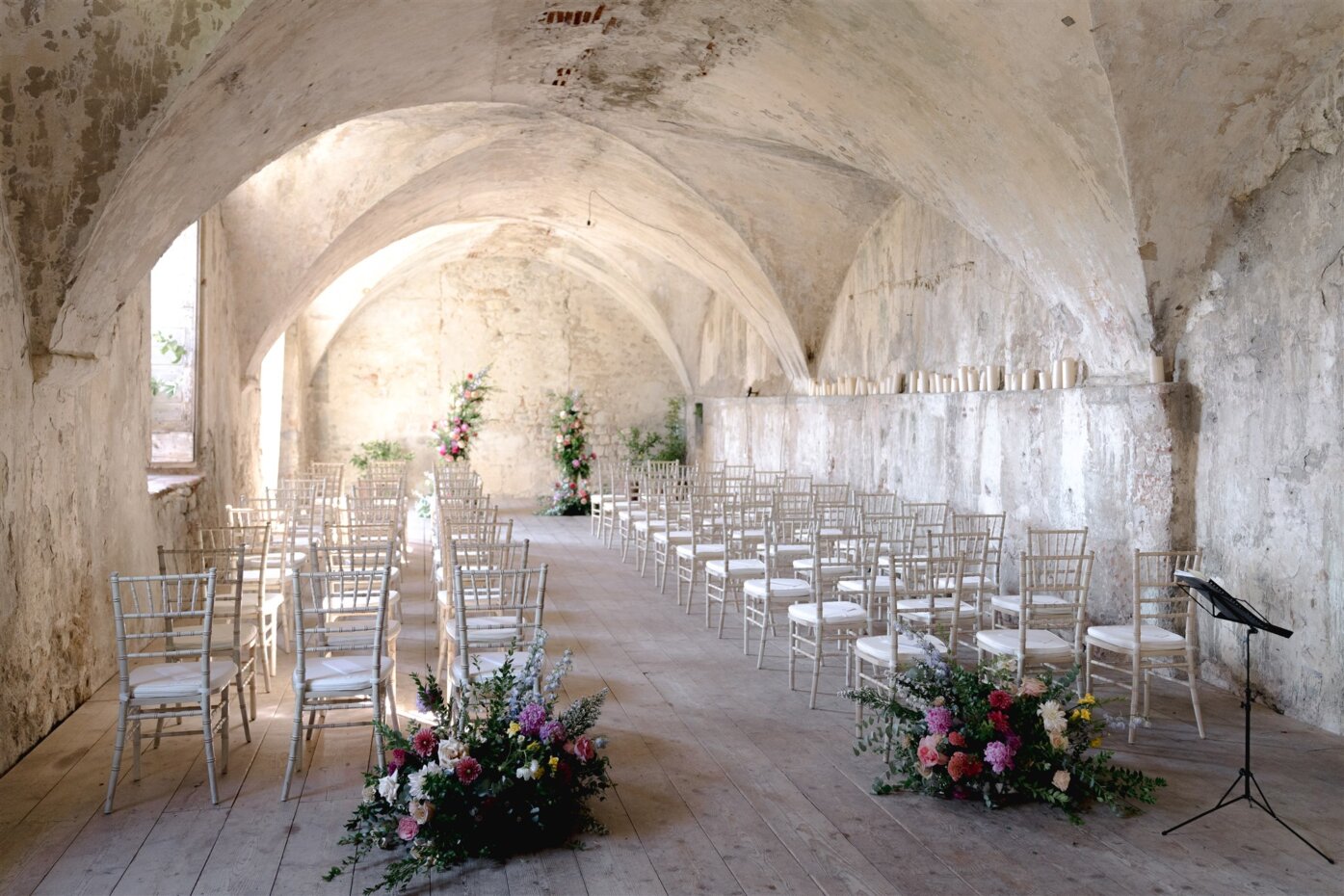 Wedding ceremony in the Limonaia - villa di Maiano - IWBN